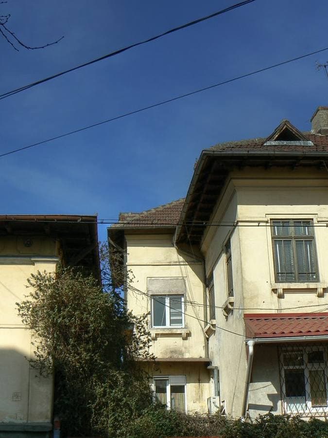 House exterior seen from the street